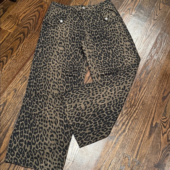 **NWOT** Cheetah Print Wide Leg Pant - Picture 4 of 7
